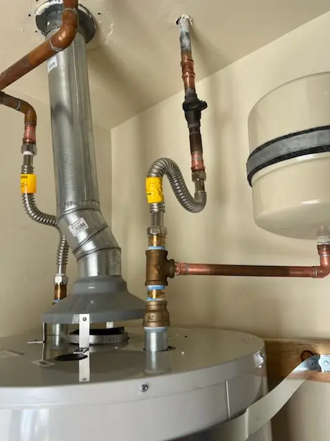 Water heater installation and plumbing repair in Murillo